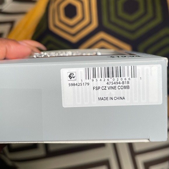 Beautiful silver plated cubic zirconia decorative hair accessory - Picture 6 of 6